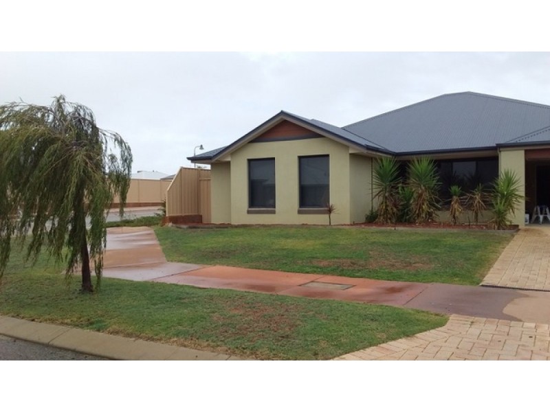 15 Neilson Street, Hammond Park WA 6164