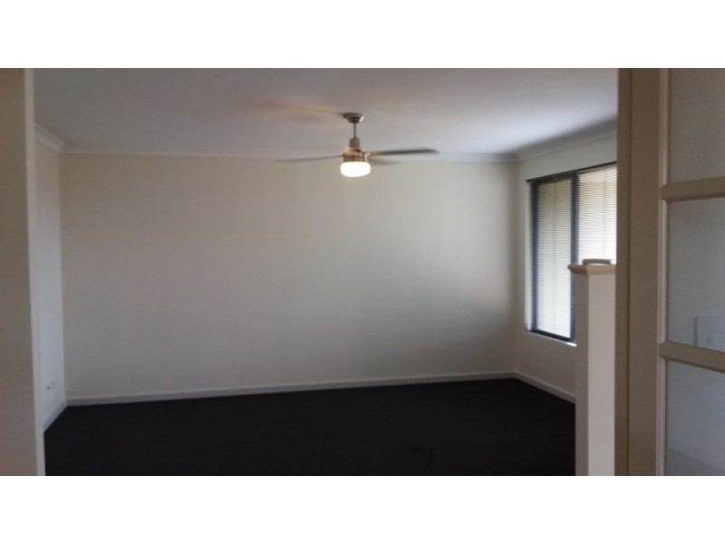 15 Neilson Street, Hammond Park WA 6164