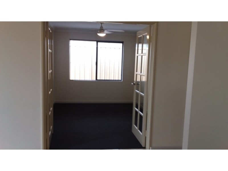 15 Neilson Street, Hammond Park WA 6164