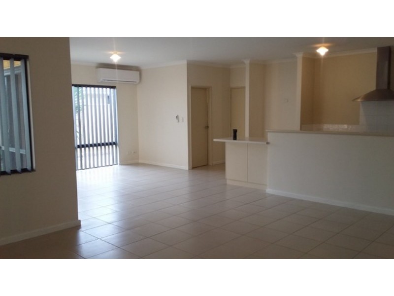 15 Neilson Street, Hammond Park WA 6164