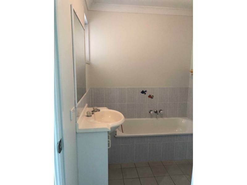 2/4 Felicia Court, Burleigh Waters QLD 4220