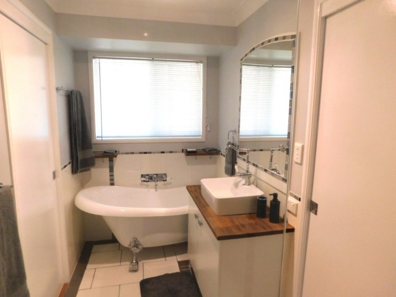 2/40 Cambridge Street, Silkstone QLD 4304