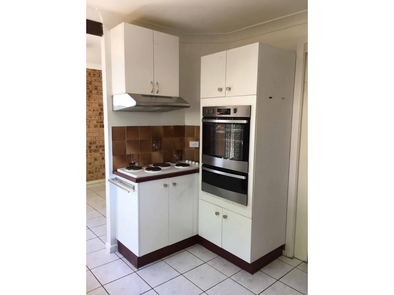 4/25 Surrey Street, Minto NSW 2566