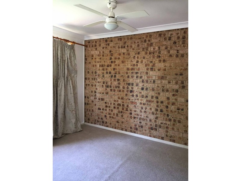 4/25 Surrey Street, Minto NSW 2566