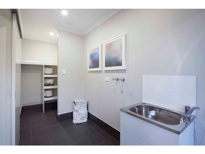 10 Windermere Boulevard, Aveley WA 6069