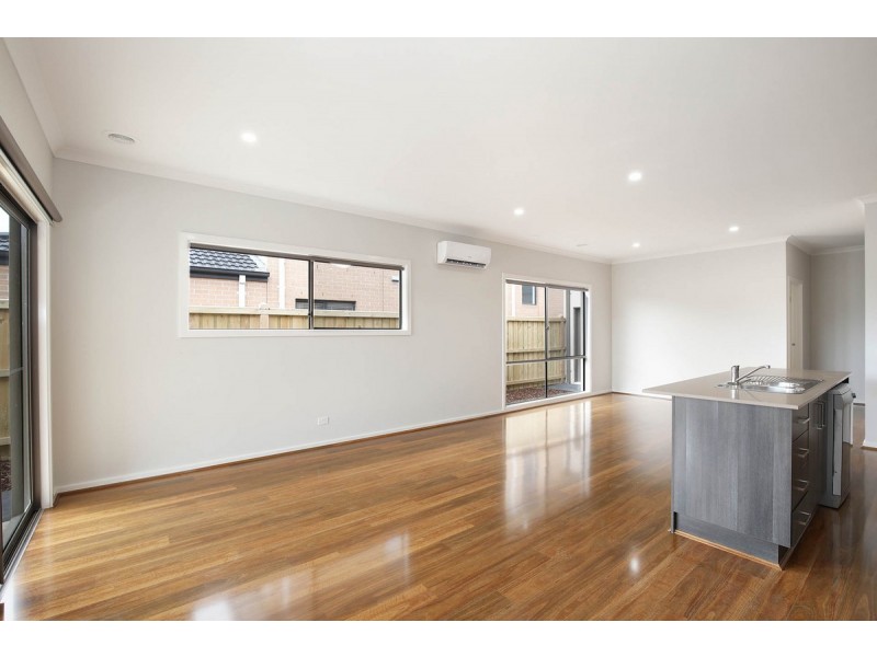 55 Primrose Crescent, Mickleham VIC 3064