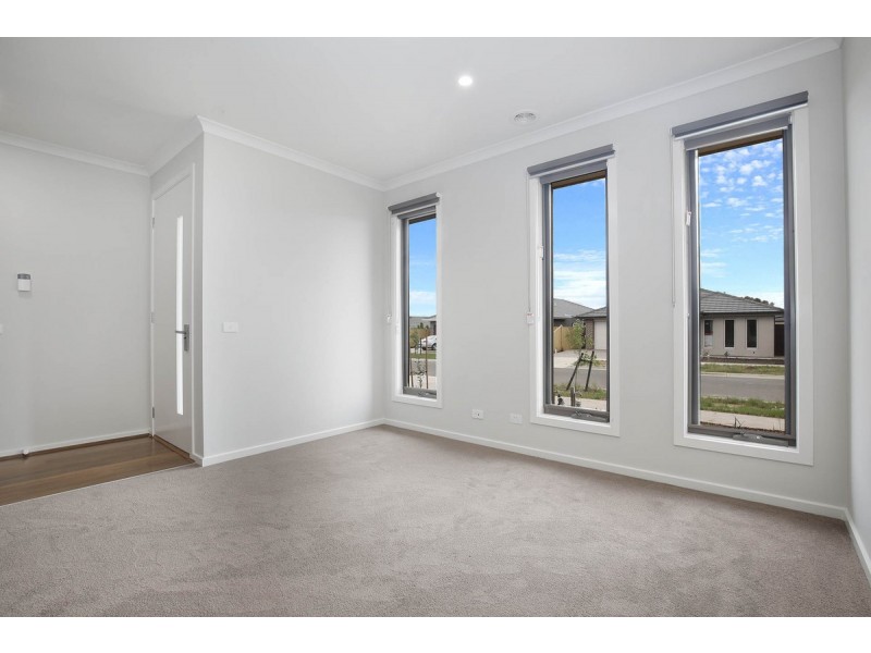 55 Primrose Crescent, Mickleham VIC 3064