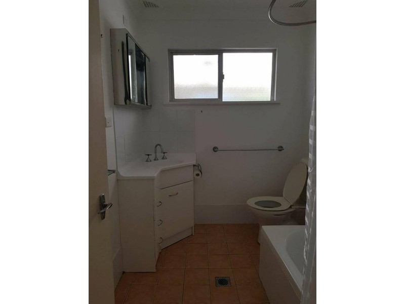 4 Woolana Avenue, Budgewoi NSW 2262