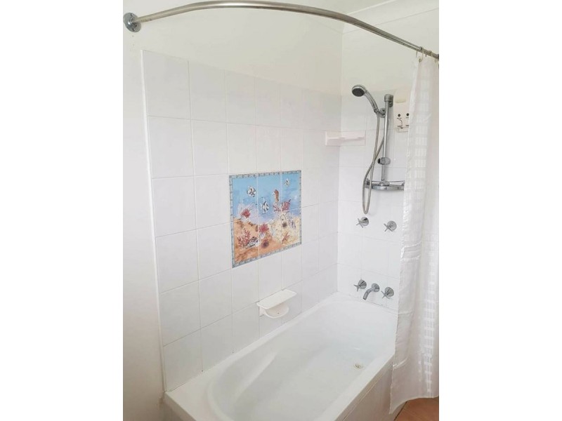 4 Woolana Avenue, Budgewoi NSW 2262