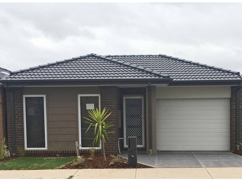 39 Mantello Drive, Werribee VIC 3030