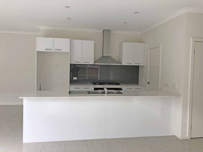 39 Mantello Drive, Werribee VIC 3030