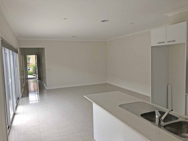 39 Mantello Drive, Werribee VIC 3030
