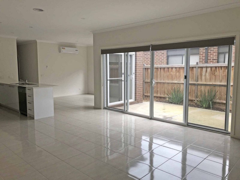 39 Mantello Drive, Werribee VIC 3030