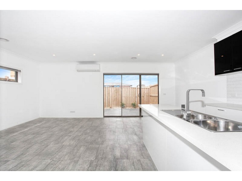 36 Mernoo Avenue, Clyde North VIC 3978