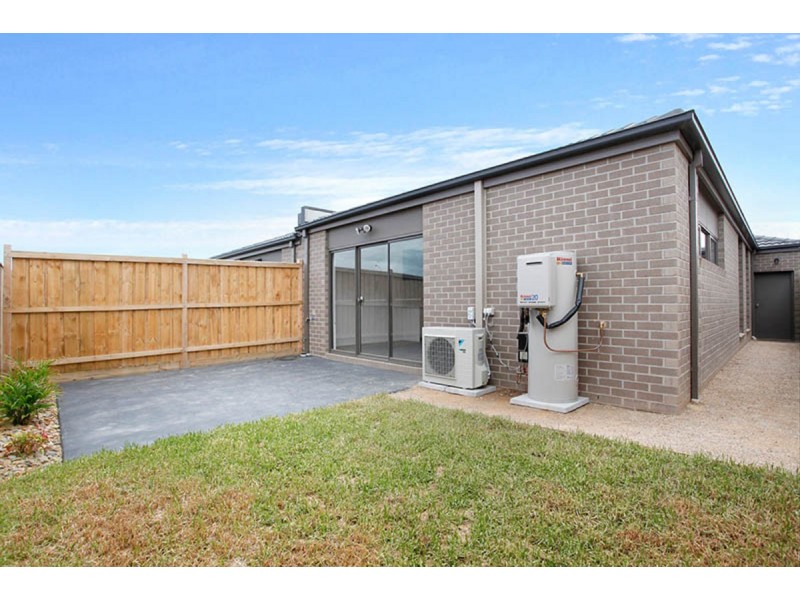 36 Mernoo Avenue, Clyde North VIC 3978