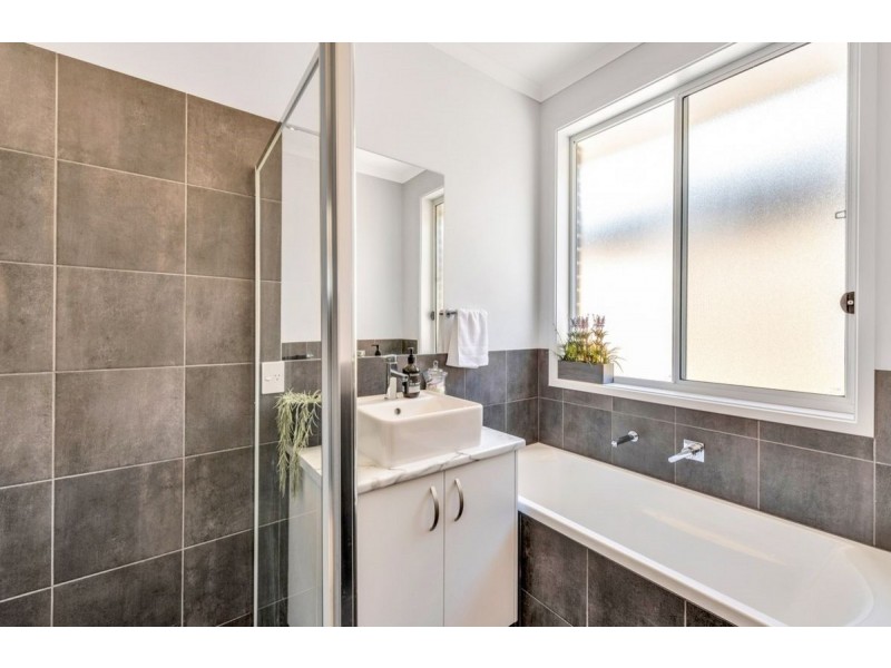 4 Fathom Crescent, Seaford Meadows SA 5169