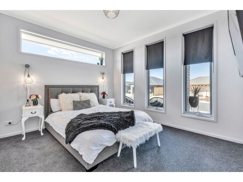 4 Fathom Crescent, Seaford Meadows SA 5169