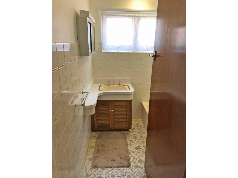 32 Wellington Street, Glandore SA 5037
