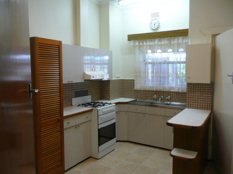 32 Wellington Street, Glandore SA 5037