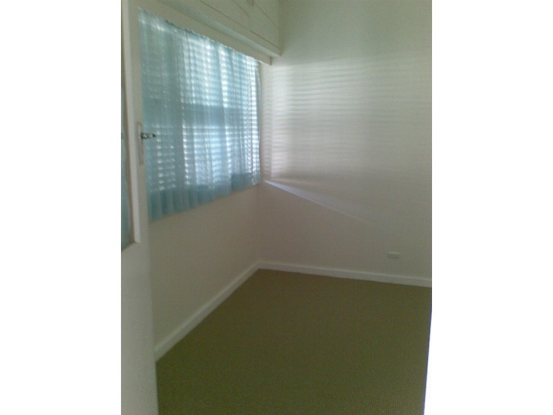 32 Wellington Street, Glandore SA 5037