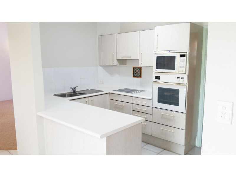 3/24 Ron Penhaligon Way, Robina QLD 4226