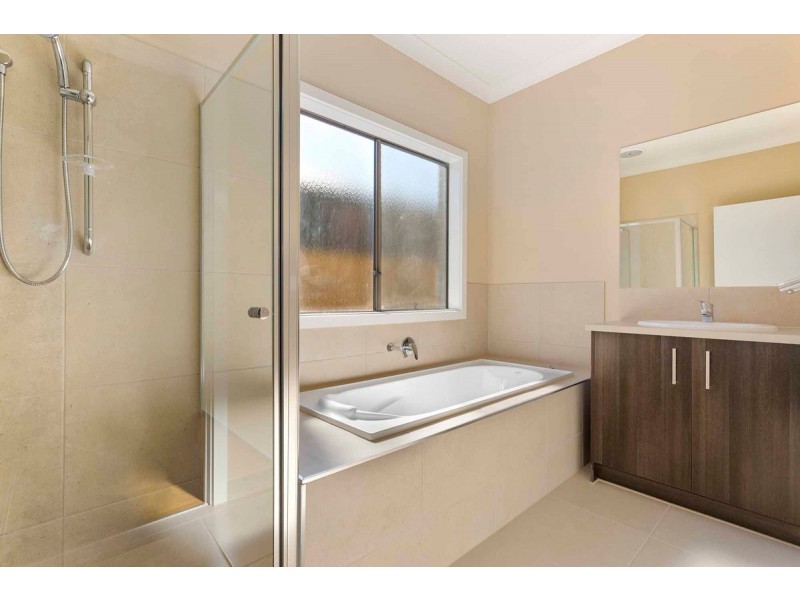 3 Kenora Way, Mickleham VIC 3064