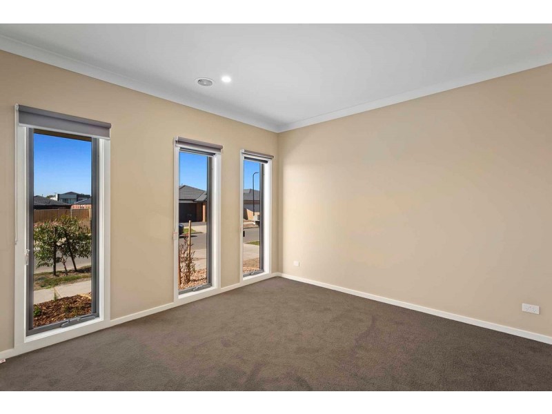 3 Kenora Way, Mickleham VIC 3064
