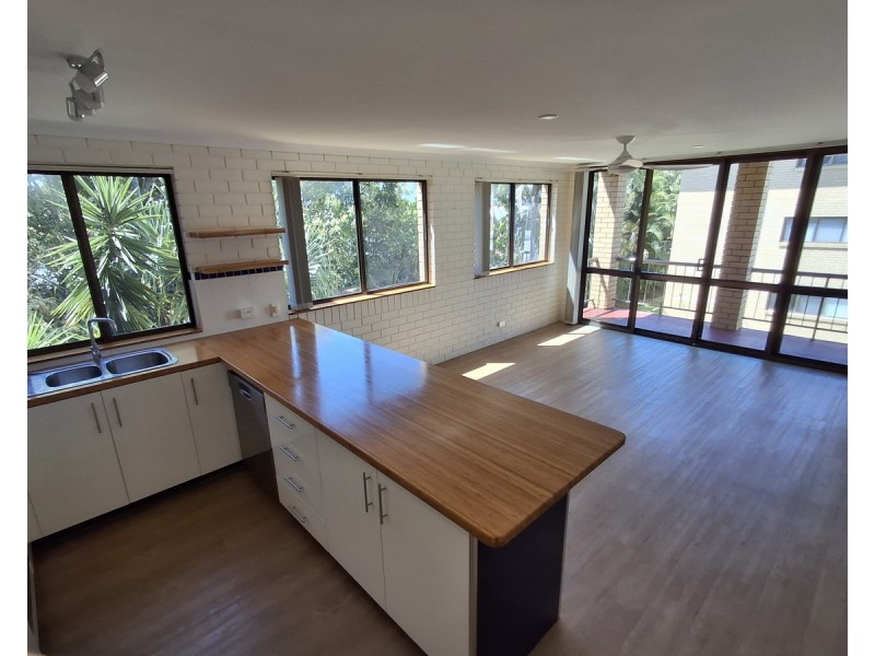 6/8 Coonowrin Street, Battery Hill QLD 4551