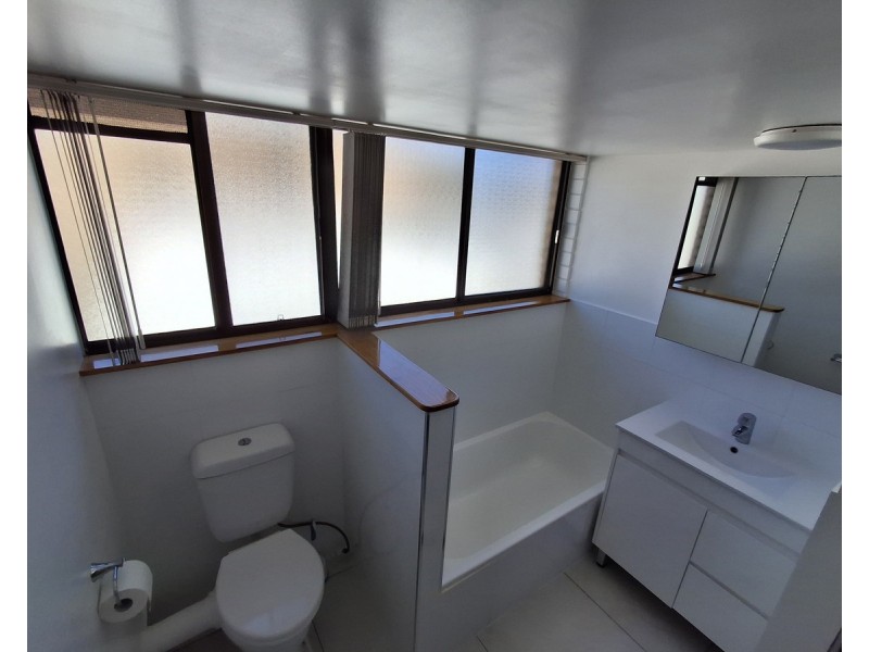 6/8 Coonowrin Street, Battery Hill QLD 4551