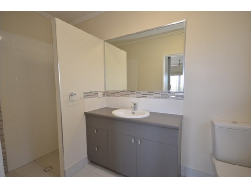 2/99 Fitzmaurice Drive, Bentley Park QLD 4869