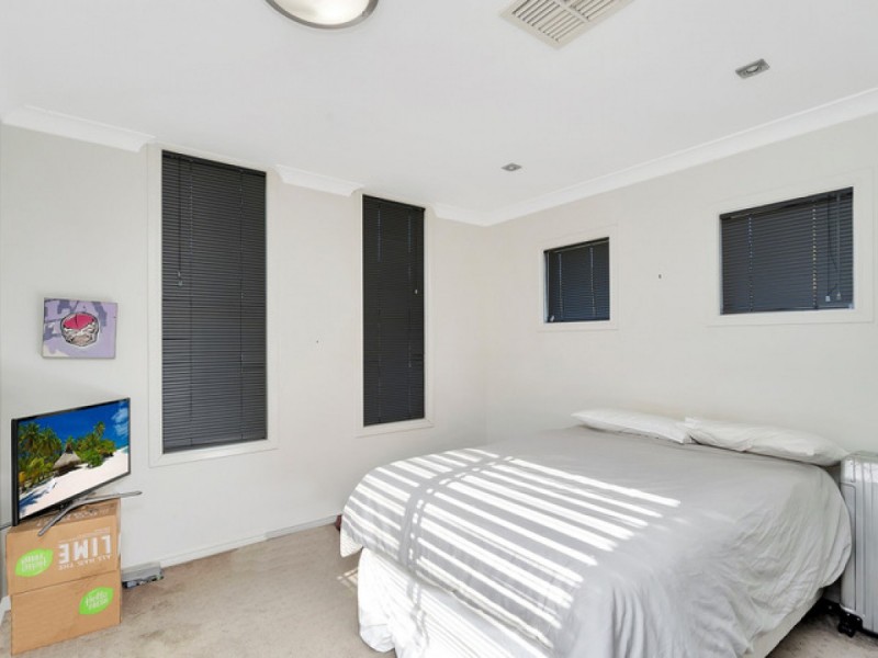 1/128 Falconer Street, Southport QLD 4215