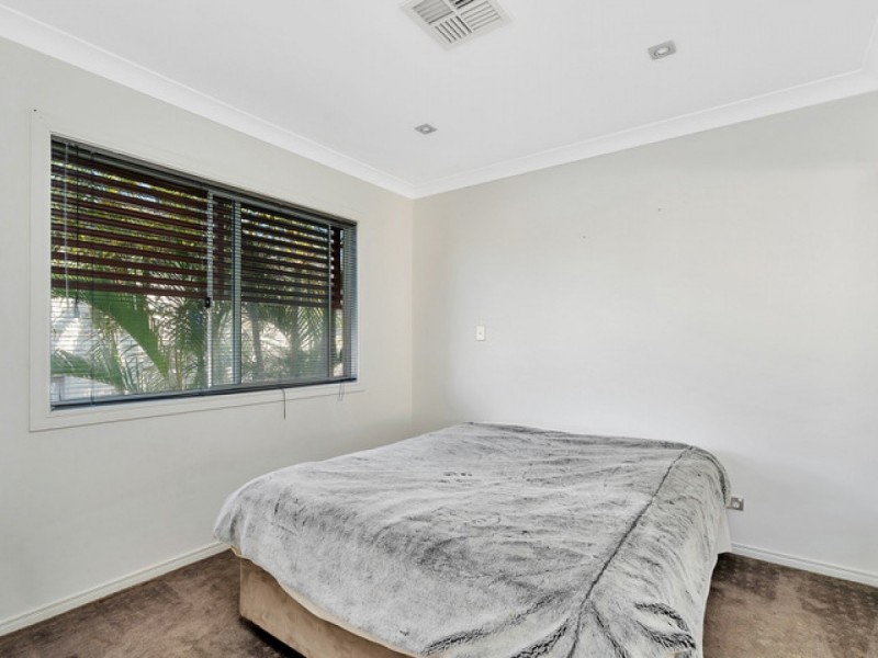 1/128 Falconer Street, Southport QLD 4215