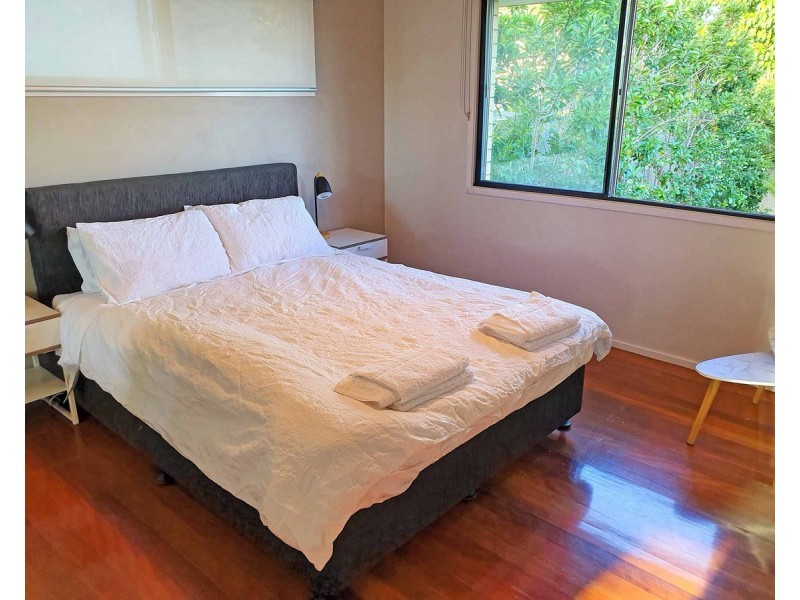 242 Benowa Road, Benowa QLD 4217