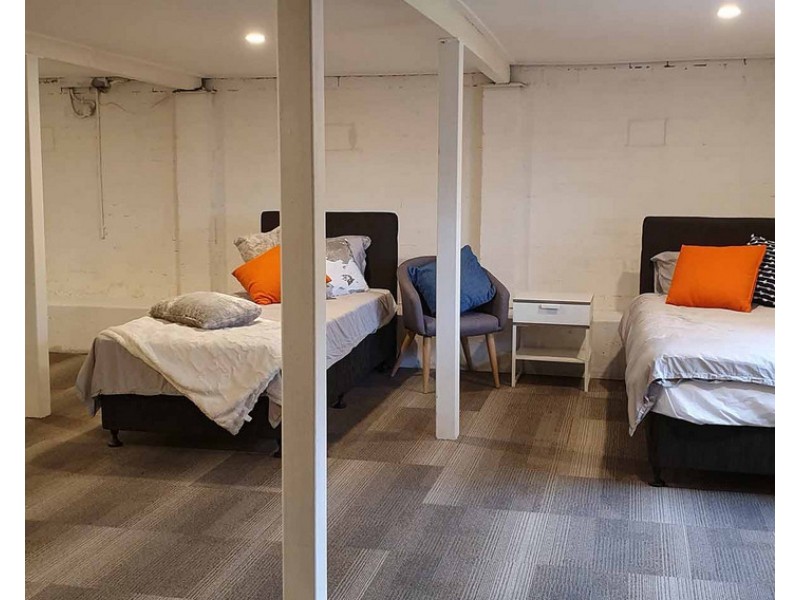 242 Benowa Road, Benowa QLD 4217