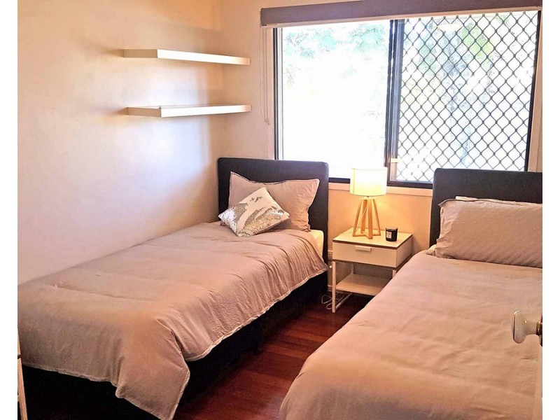 242 Benowa Road, Benowa QLD 4217