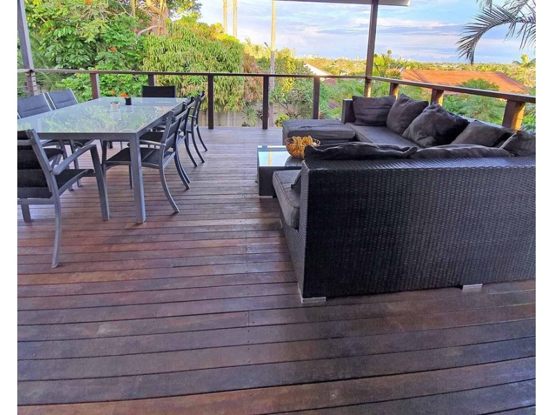 242 Benowa Road, Benowa QLD 4217