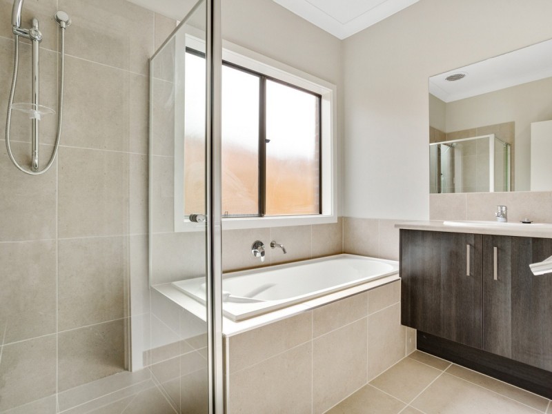 17 Fadaro Street, Mickleham VIC 3064