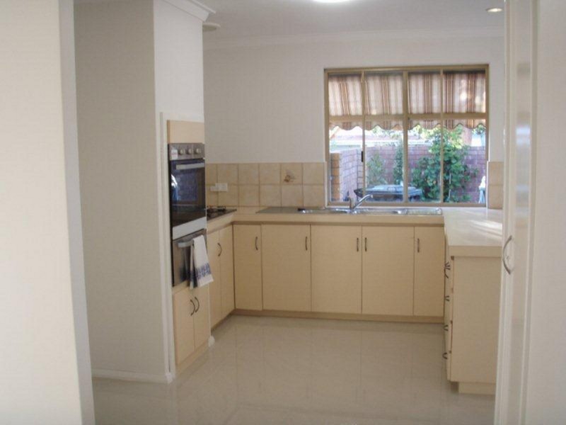 1/10 First Street, Bicton WA 6157