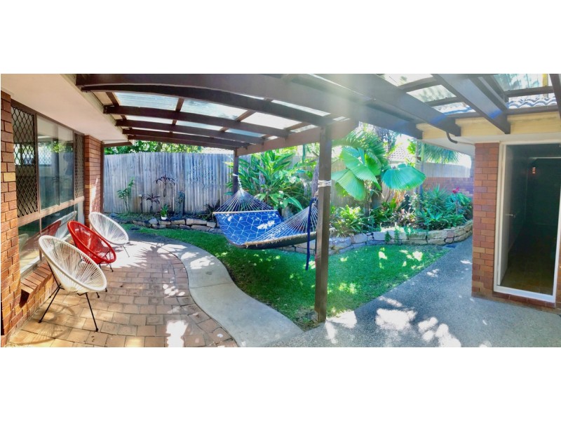 2/7 Flora Street, Burleigh Waters QLD 4220