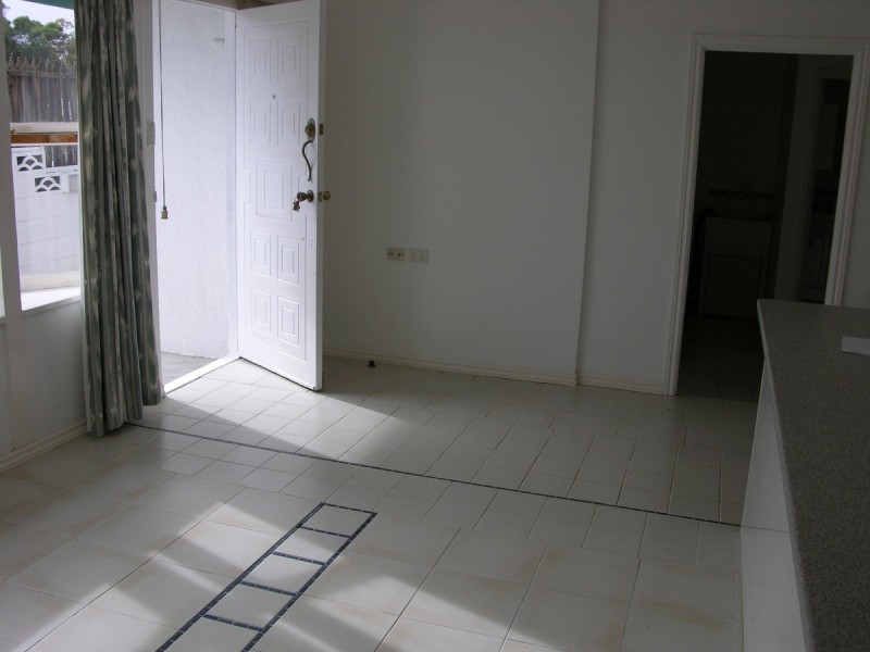 1/42 Paradise Avenue, Miami QLD 4220