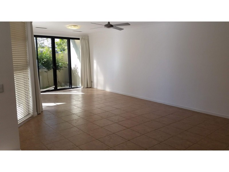 2145/1 The Vistas Drive, Carrara QLD 4211