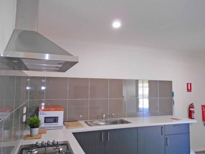 1/12 Hoddle Court, Cranbourne VIC 3977