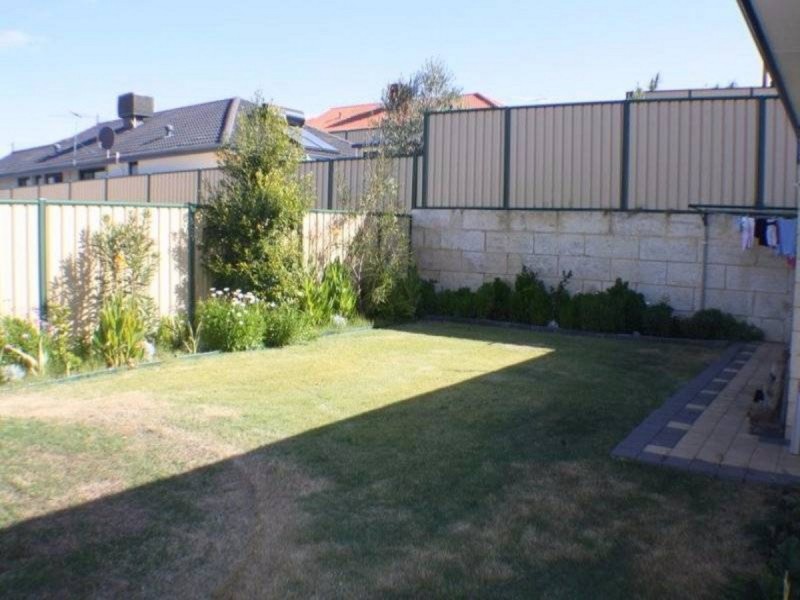 7 Madge Way, Leda WA 6170