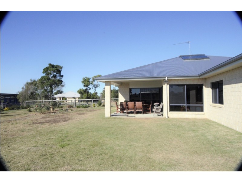 14 Hilltop Drive, Gowrie Junction QLD 4352