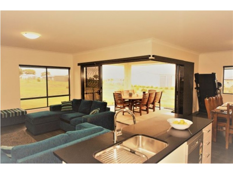 14 Hilltop Drive, Gowrie Junction QLD 4352