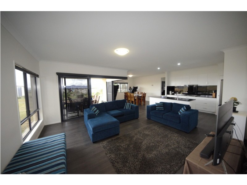 14 Hilltop Drive, Gowrie Junction QLD 4352