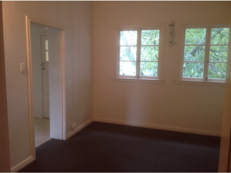 2/4 Jerdanefield Road, St Lucia QLD 4067