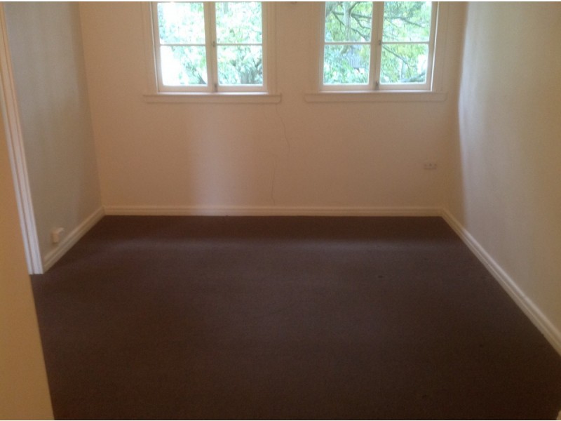 2/4 Jerdanefield Road, St Lucia QLD 4067