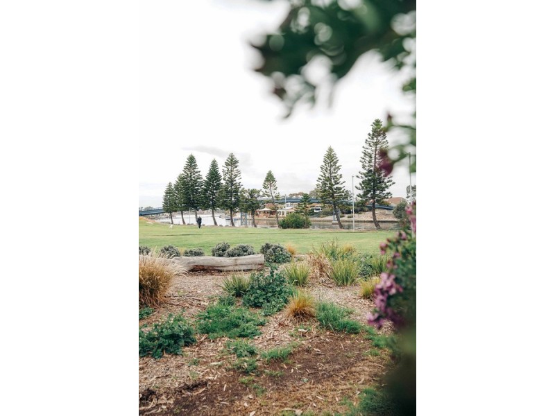 6/4 Redsails Court, West Lakes Shore SA 5020