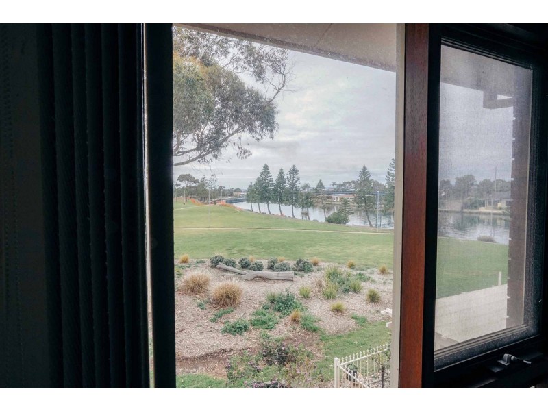 6/4 Redsails Court, West Lakes Shore SA 5020